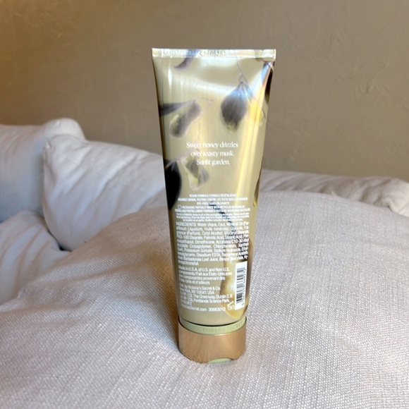 Victoria’s Secret BODY FRAGRANCE Fall Flora Body Lotion - Crisp Marigold Pear - Picture 4 of 4